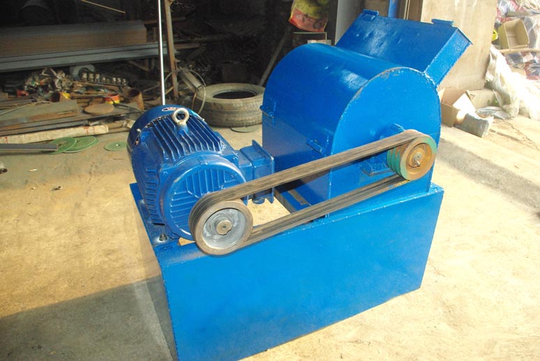 粉餅機，碎餅機，大餅打碎機，花生茶籽大豆餅粉碎機